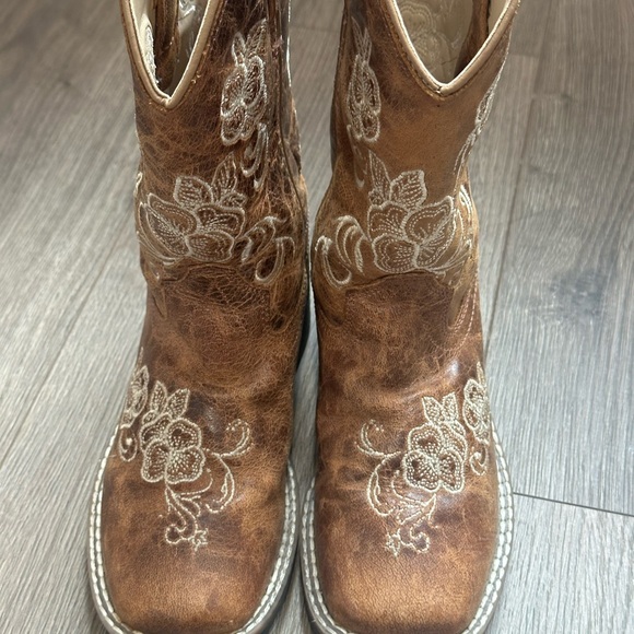 Shyanne Brown Leather Western Kids Boots with Floral Design - Picture 5 of 11